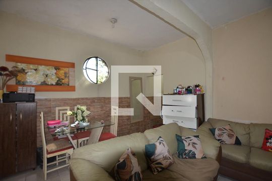 Sala de casa para alugar com 1 quarto, 50m² em Irajá, Rio de Janeiro