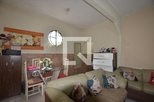 Sala de casa para alugar com 1 quarto, 50m² em Irajá, Rio de Janeiro