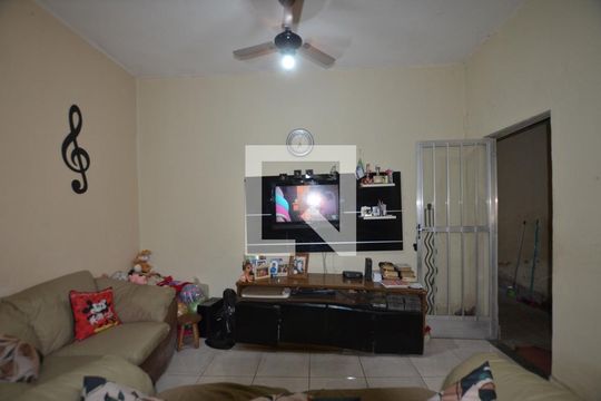 Sala de casa para alugar com 1 quarto, 50m² em Irajá, Rio de Janeiro
