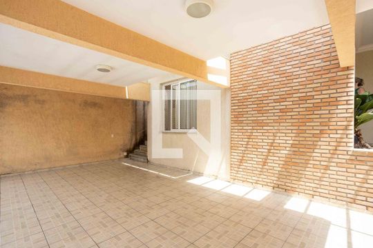 Garagem de casa à venda com 5 quartos, 250m² em Conceição, Diadema
