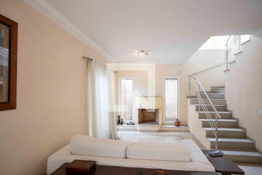 Casa à venda com 5 quartos, 250m² em Conceição, Diadema