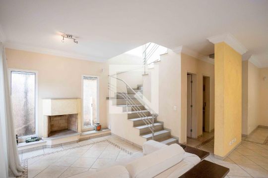 Sala de TV de casa à venda com 5 quartos, 250m² em Conceição, Diadema