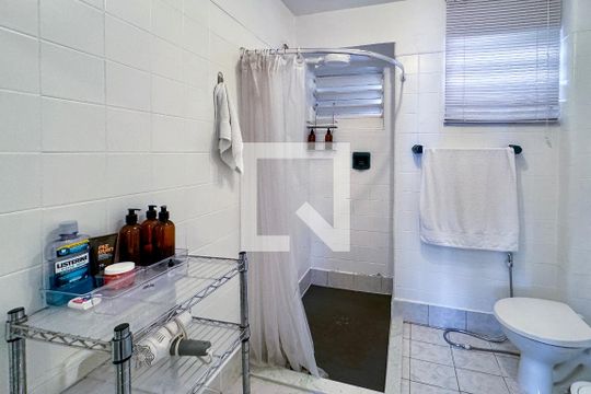 Banheiro de apartamento para alugar com 1 quarto, 100m² em Vila Nova Conceição, São Paulo