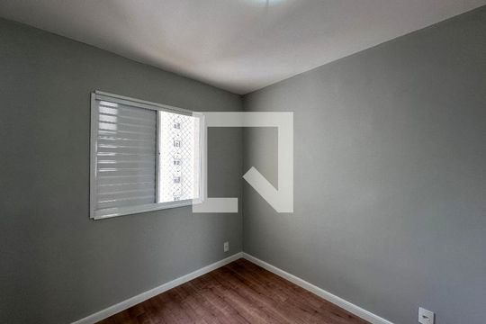 Suíte de apartamento para alugar com 2 quartos, 57m² em Vila das Belezas, São Paulo