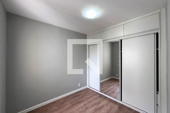 Suíte de apartamento para alugar com 2 quartos, 57m² em Vila das Belezas, São Paulo