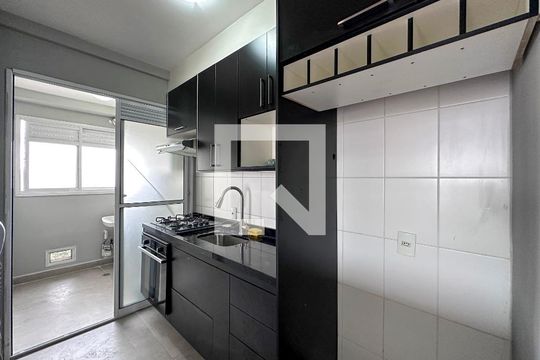 Cozinha de apartamento para alugar com 2 quartos, 57m² em Vila das Belezas, São Paulo