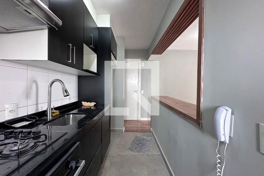Cozinha de apartamento para alugar com 2 quartos, 57m² em Vila das Belezas, São Paulo