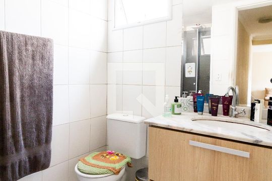 Banheiro de apartamento à venda com 2 quartos, 50m² em Parque Erasmo Assunção, Santo André
