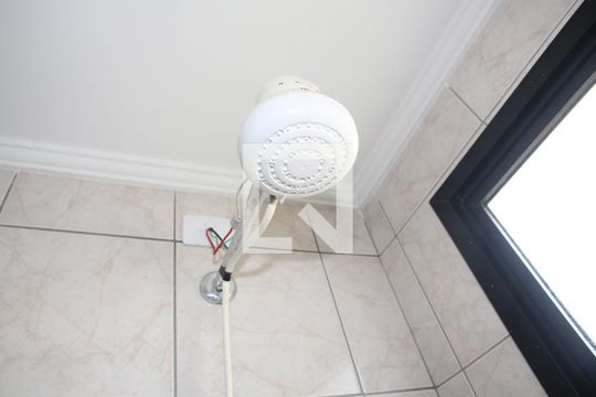 Banheiro suite  de apartamento para alugar com 1 quarto, 58m² em Aviação, Praia Grande