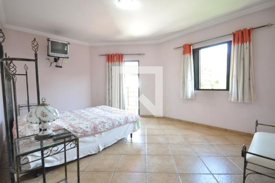 Quarto Suíte de casa à venda com 3 quartos, 240m² em Vila Paiva, São Paulo