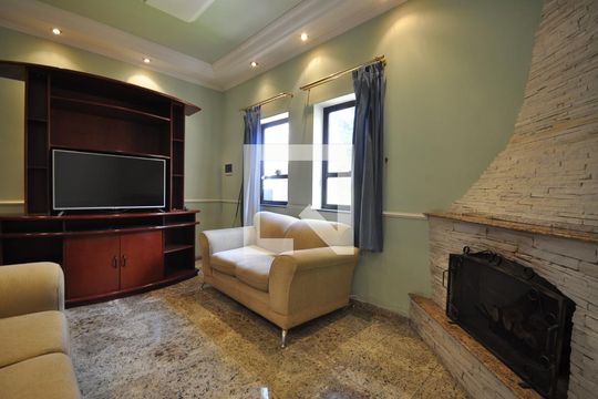 Sala de casa à venda com 3 quartos, 240m² em Vila Paiva, São Paulo