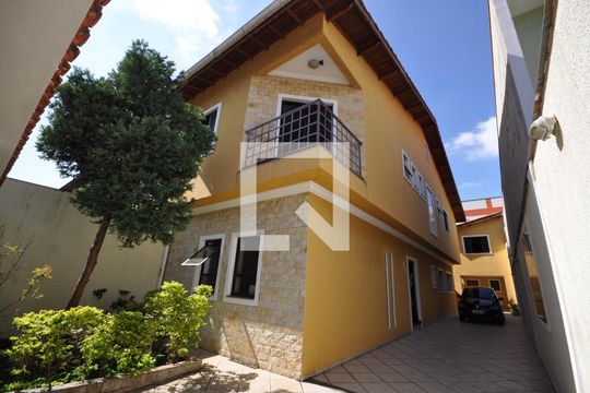 Fachada de casa à venda com 3 quartos, 240m² em Vila Paiva, São Paulo