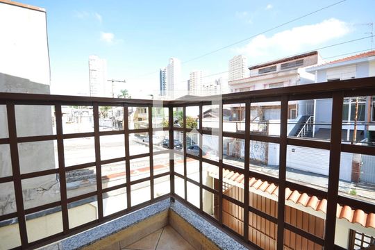 Sacada de casa à venda com 3 quartos, 240m² em Vila Paiva, São Paulo