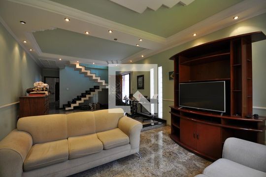 Casa à venda com 3 quartos, 240m² em Vila Paiva, São Paulo
