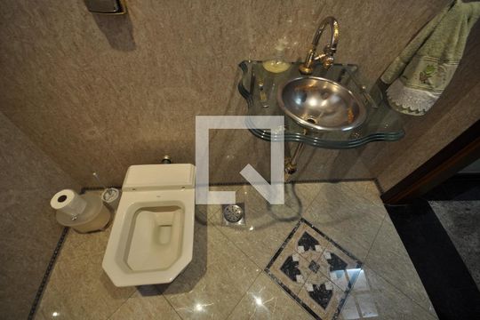 Lavabo de casa à venda com 3 quartos, 240m² em Vila Paiva, São Paulo