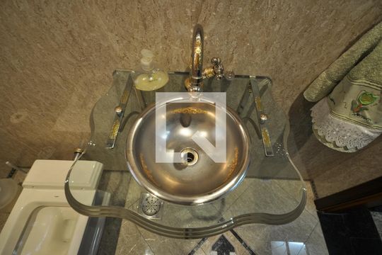 Lavabo de casa à venda com 3 quartos, 240m² em Vila Paiva, São Paulo