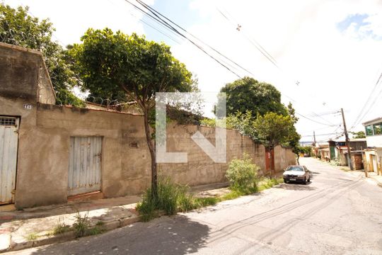 Fachada de casa à venda com 3 quartos, 500m² em Jardim Filadelfia, Belo Horizonte