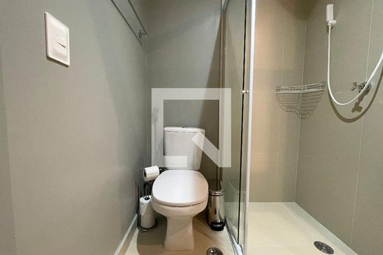 Banheiro de kitnet/studio à venda com 1 quarto, 25m² em Pinheiros, São Paulo