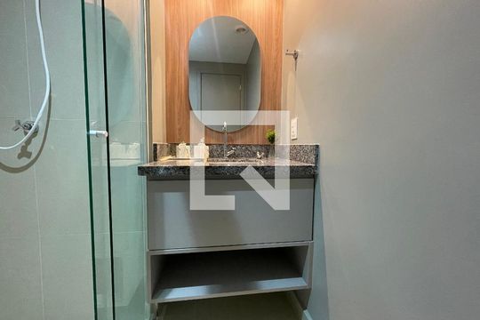 Banheiro de kitnet/studio à venda com 1 quarto, 25m² em Pinheiros, São Paulo