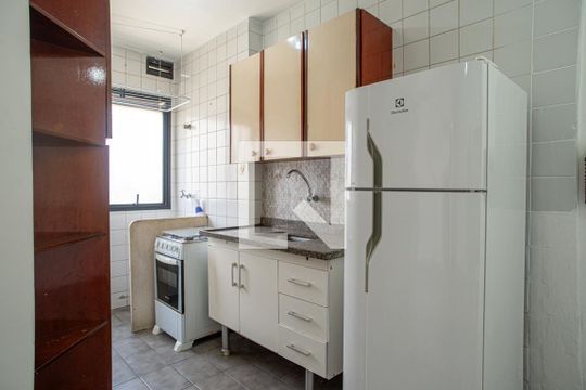 Cozinha de kitnet/studio para alugar com 1 quarto, 35m² em Bela Vista, São Paulo