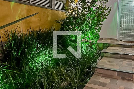 Iluminação Noturna de casa à venda com 4 quartos, 356m² em Vila Moinho Velho, São Paulo