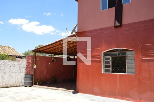 Passagem da Garagem de casa para alugar com 3 quartos, 300m² em Centro, Contagem
