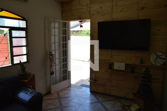 Sala de casa à venda com 3 quartos, 300m² em Centro, Contagem