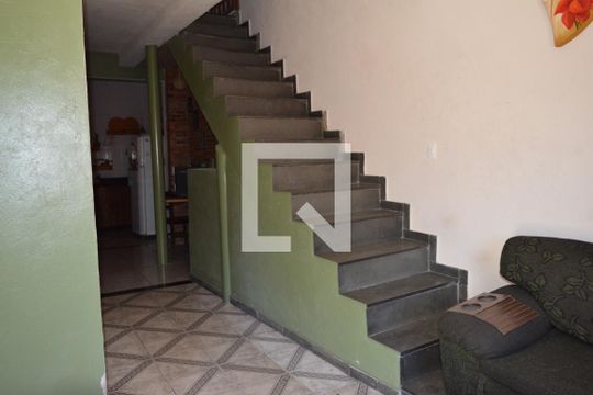 Sala de casa à venda com 3 quartos, 300m² em Centro, Contagem