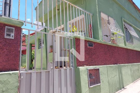 Fachada de casa para alugar com 3 quartos, 300m² em Centro, Contagem