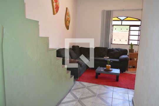 Sala de casa à venda com 3 quartos, 300m² em Centro, Contagem