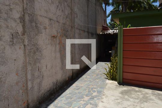 Passagem da Garagem de casa para alugar com 3 quartos, 300m² em Centro, Contagem