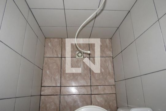 Banheiro de casa para alugar com 1 quarto, 26m² em Vila Anastácio, São Paulo