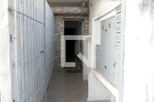 Entrada Principal de casa para alugar com 1 quarto, 26m² em Vila Anastácio, São Paulo