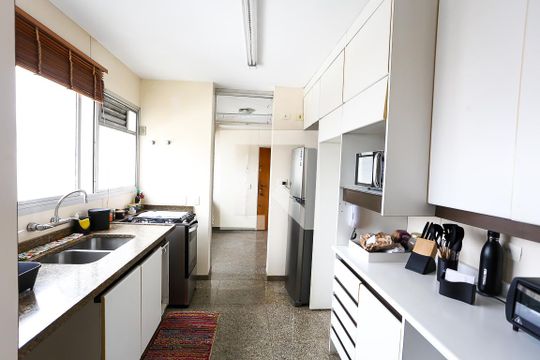 Cozinha de apartamento para alugar com 3 quartos, 200m² em Vila Suzana, São Paulo