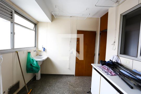Área de Serviço de apartamento para alugar com 3 quartos, 200m² em Vila Suzana, São Paulo
