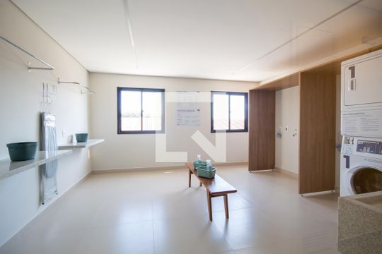 Área comum - Lavanderia de apartamento para alugar com 1 quarto, 24m² em Bonfim, Osasco