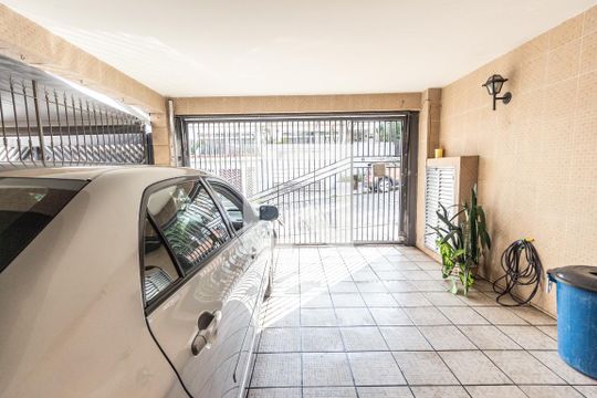 Garagem de casa para alugar com 3 quartos, 250m² em Jardim São Paulo, São Paulo