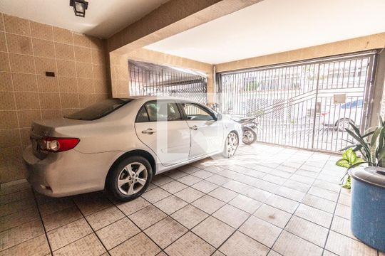 Garagem de casa para alugar com 3 quartos, 250m² em Jardim São Paulo, São Paulo