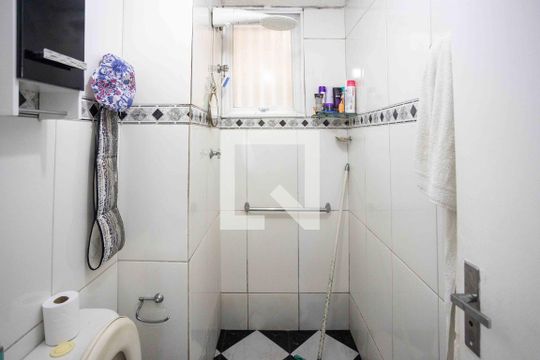 Banheiro de apartamento à venda com 2 quartos, 43m² em Campanário, Diadema