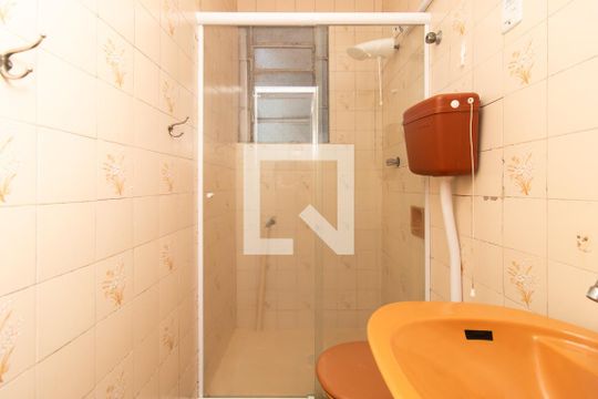 Banheiro de apartamento à venda com 1 quarto, 30m² em Santo Antônio, Porto Alegre