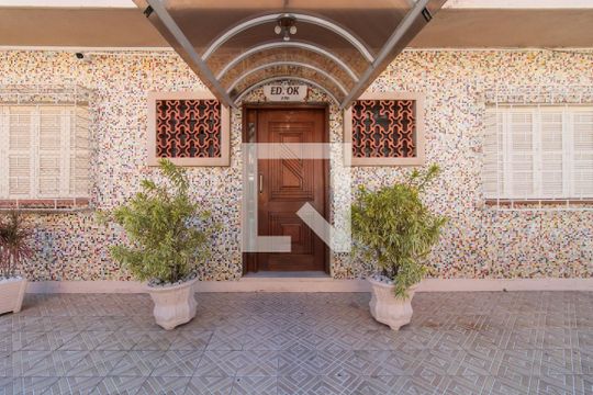 Entrada de apartamento à venda com 1 quarto, 30m² em Santo Antônio, Porto Alegre
