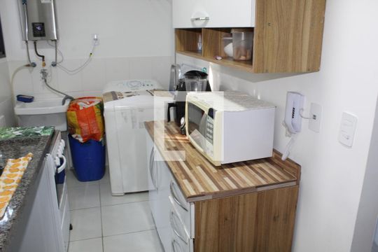 Cozinha e Área de Serviço de apartamento para alugar com 2 quartos, 48m² em Jardim Pioneira, Cotia