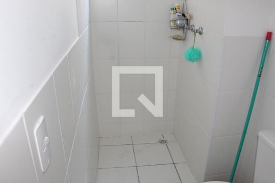 Banheiro de apartamento para alugar com 2 quartos, 48m² em Jardim Pioneira, Cotia
