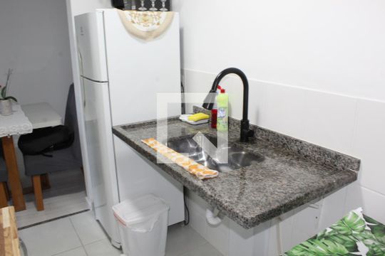 Cozinha e Área de Serviço de apartamento para alugar com 2 quartos, 48m² em Jardim Pioneira, Cotia