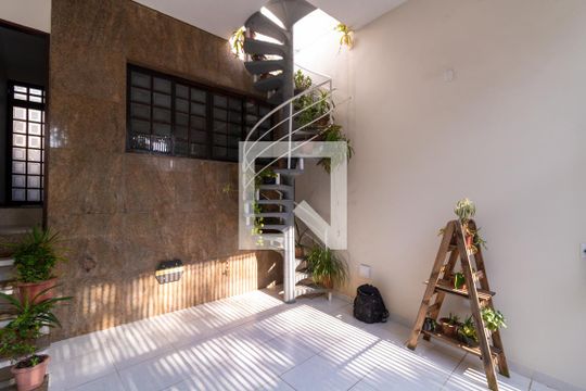 Garagem de casa à venda com 3 quartos, 80m² em Vila Guilhermina, São Paulo