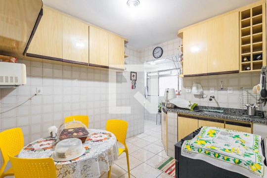 Cozinha de apartamento à venda com 2 quartos, 76m² em Pinheiros, São Paulo