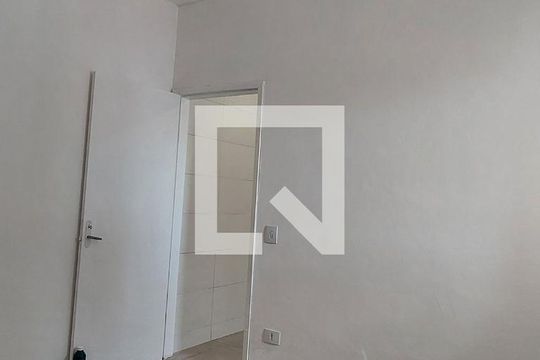 Quarto de casa para alugar com 1 quarto, 25m² em Jardim Santa Cruz (campo Grande), São Paulo