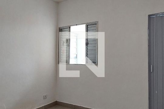 Quarto de casa para alugar com 1 quarto, 25m² em Jardim Santa Cruz (campo Grande), São Paulo