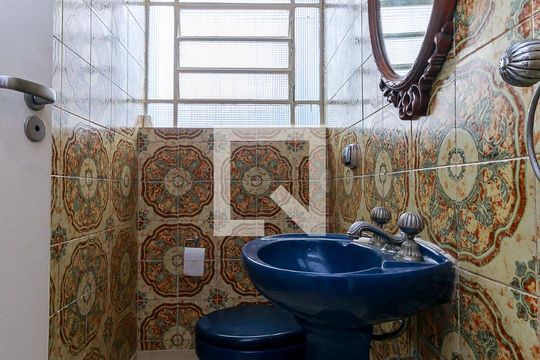 Lavabo de casa para alugar com 4 quartos, 550m² em Itaim Bibi, São Paulo