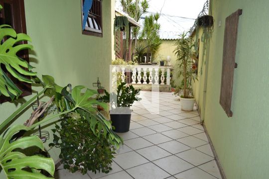 Varanda de casa à venda com 4 quartos, 550m² em Fonte Grande, Contagem
